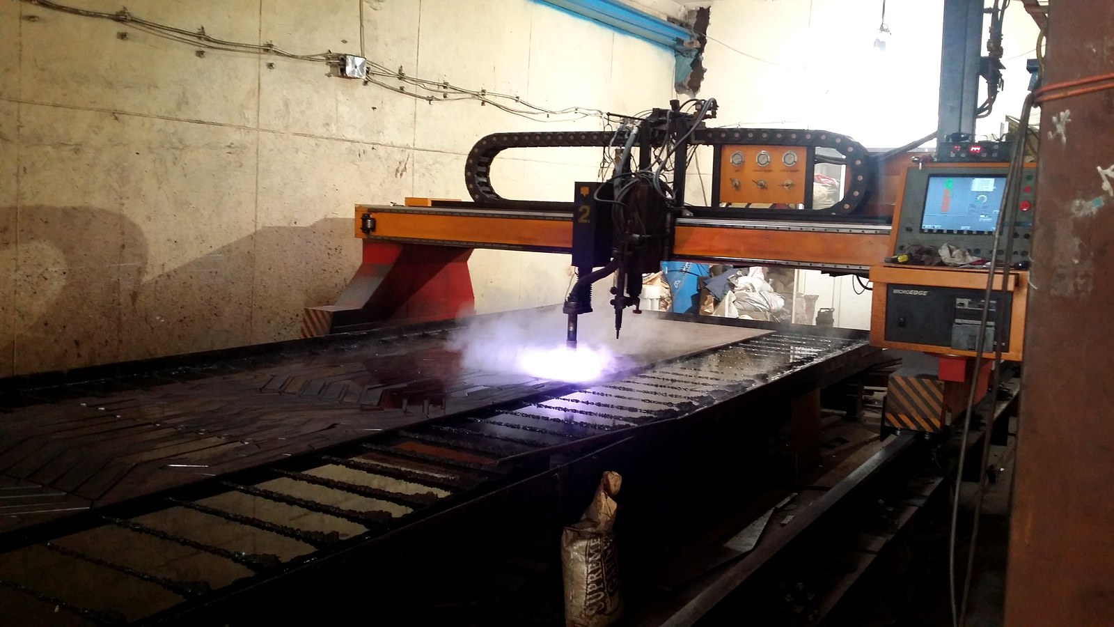 Corte plasma industrial: guia técnico completo de aplicações, espessuras e ROI
